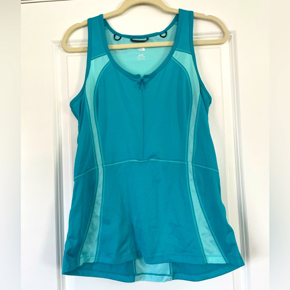 The North Face women’s 1/2 zip cycling tank Size medium